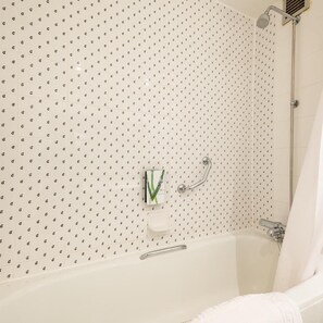 Bathroom - Premier Travel Inn Peterborough (Peterborough)