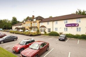 Exterior - Premier Inn Bagshot (Bagshot)