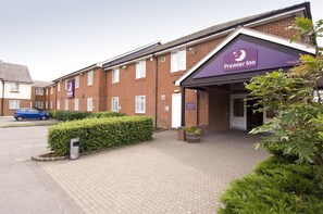 Exterior - Premier Inn Swindon North (Swindon)