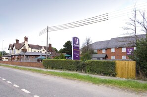 Exterior - Premier Inn Swindon North (Swindon)
