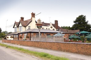 Exterior - Premier Inn Swindon North (Swindon)