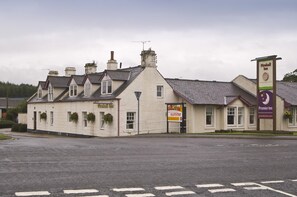 Exterior - Premier Inn Stirling South - M9 J9 (Stirling)