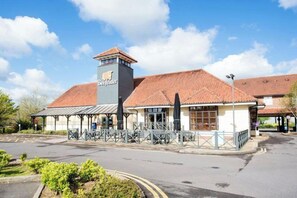 Exterior - Premier Inn Swindon West - M4 J16 (Swindon)