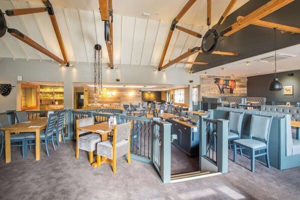 Dining - Premier Inn Swindon West - M4 J16 (Swindon)