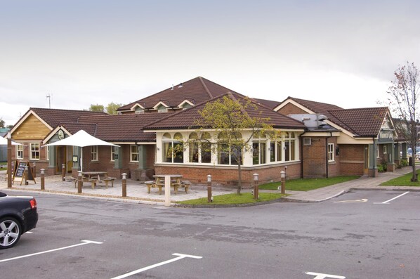 Exterior - Premier Inn Warrington - A49/M62 J9 (Warrington)