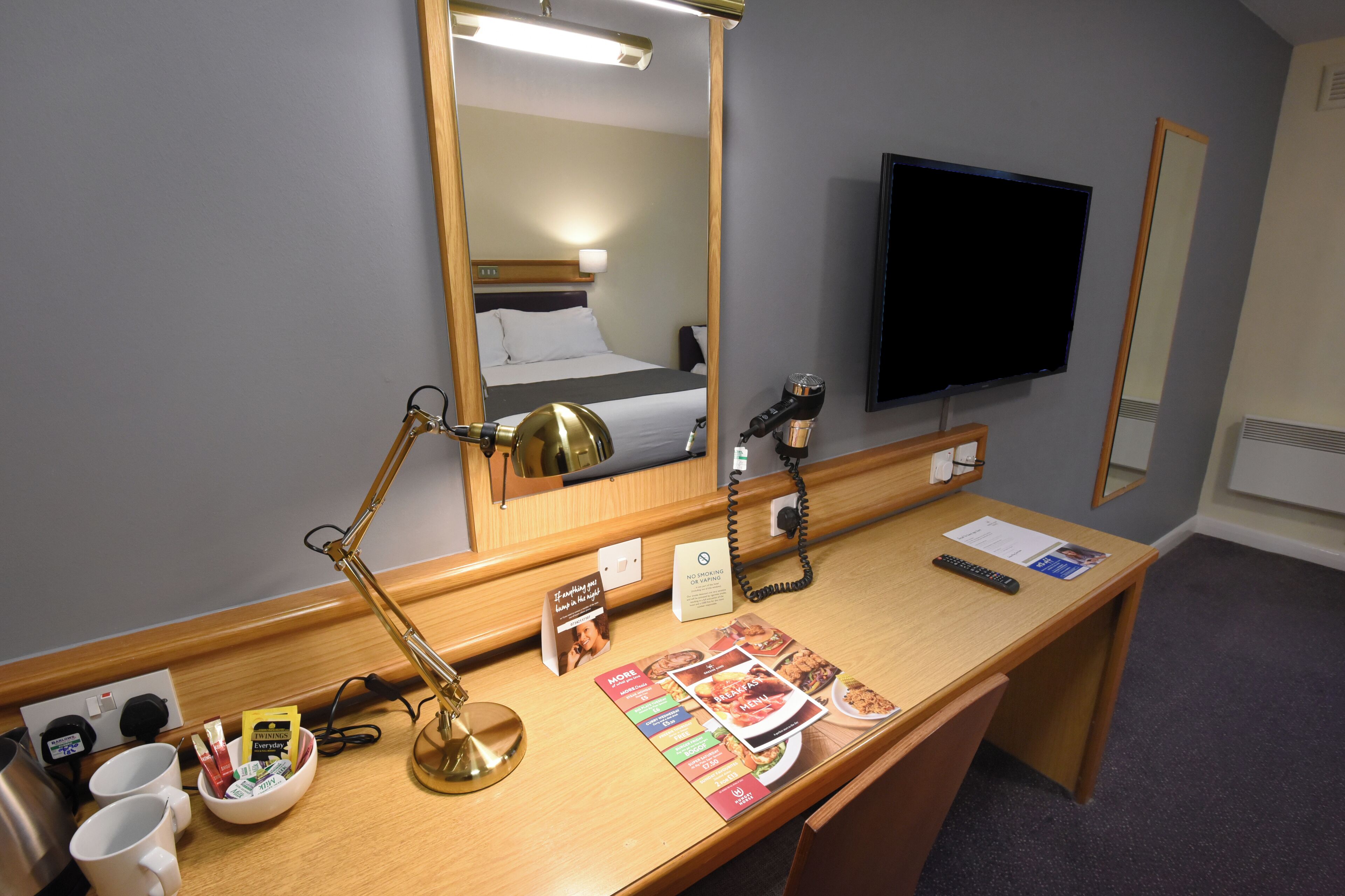 熨斗/熨板、免费 WiFi、床单