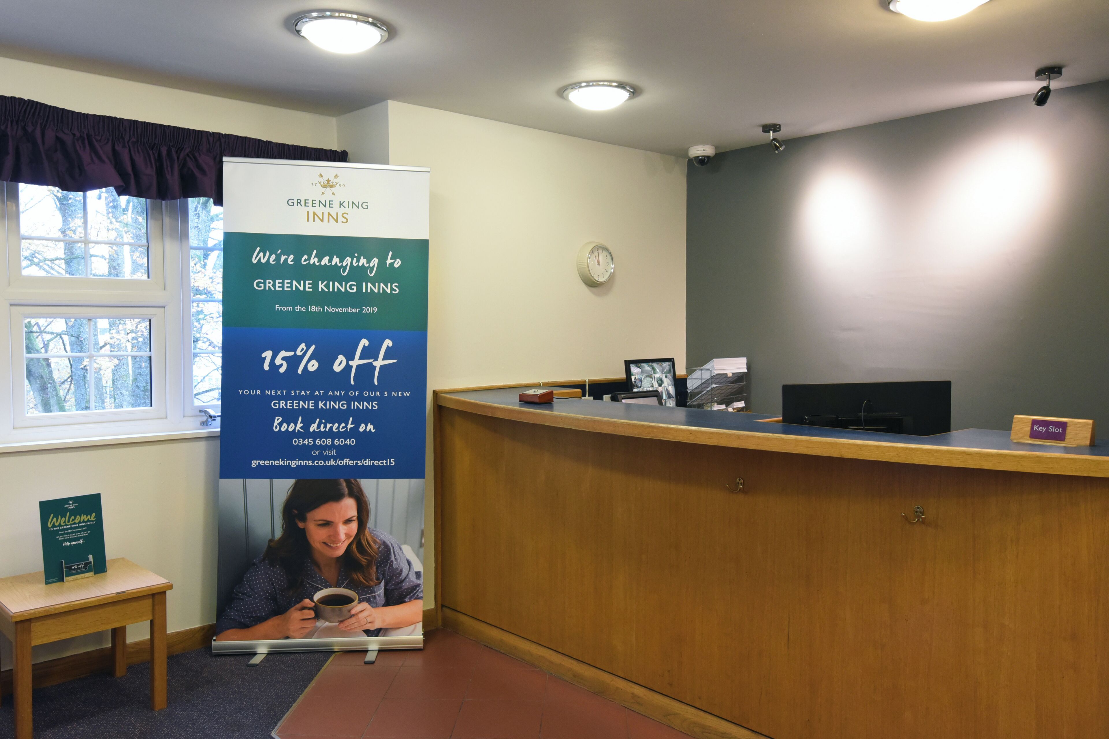 Check-in/check-out kiosk