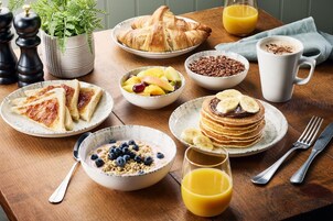 Café da manhã com buffet mediante uma taxa