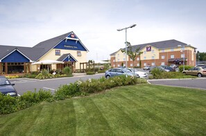 Exterior - Premier Inn Swindon Central (Swindon)