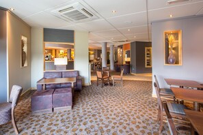 Restaurant - Premier Inn Stoke/Trentham Gardens (Stoke-on-Trent)