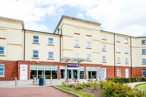 Exterior - Premier Inn Stoke/Trentham Gardens (Stoke-on-Trent)