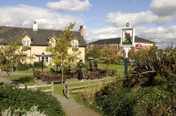 Exterior - Premier Inn Wakefield South - M1 Jct39 (Wakefield)