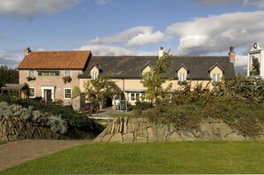 Exterior - Premier Inn Wakefield South - M1 Jct39 (Wakefield)