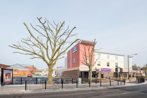 Exterior - Premier Inn Yeovil Town Centre (Yeovil)