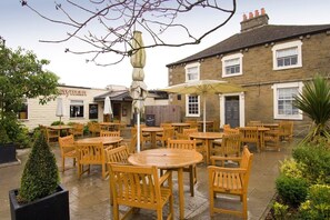 تناول الطعام بالخارج