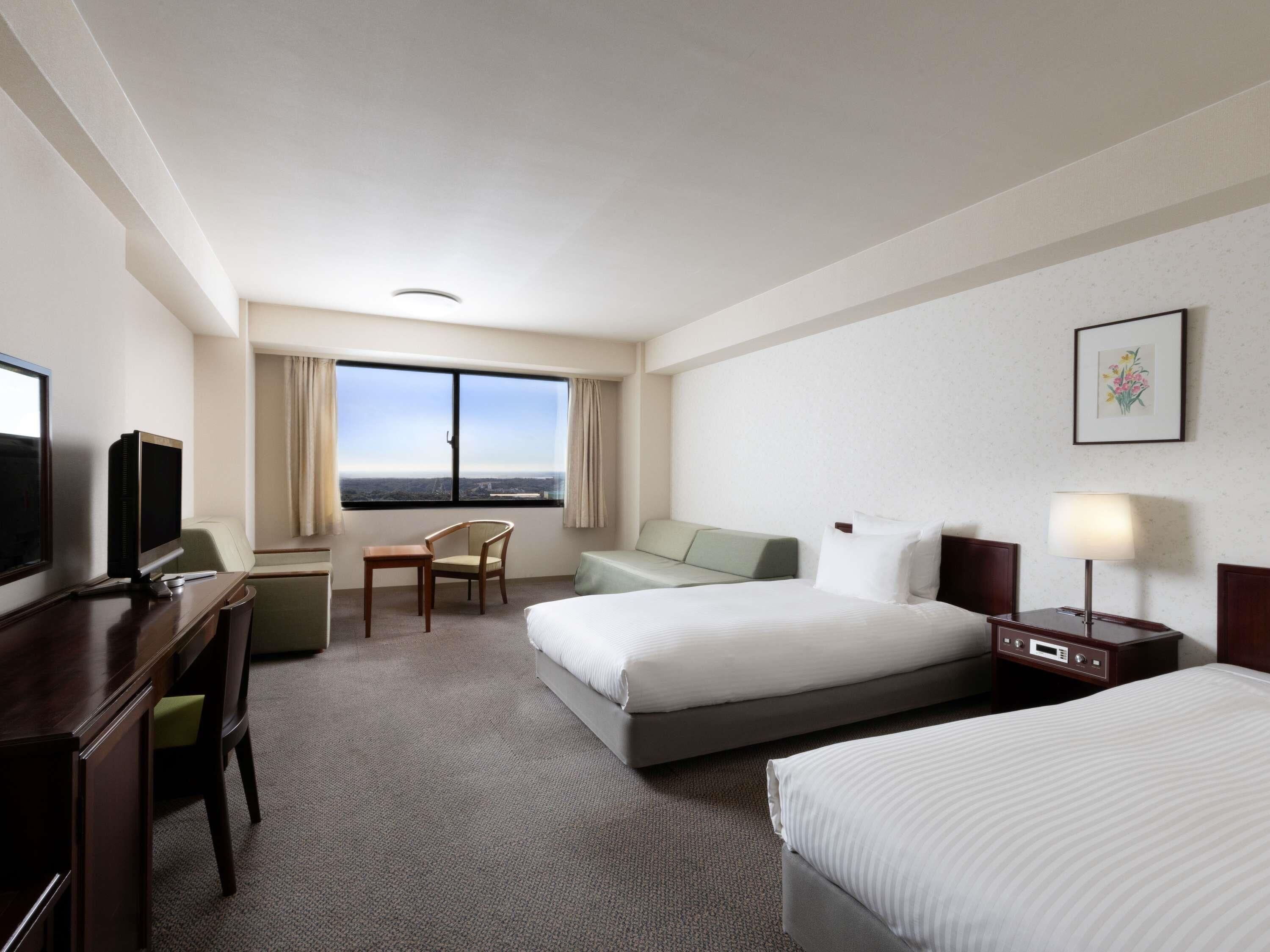 Brankas, tirai kedap cahaya, Wi-Fi gratis, dan seprai linen