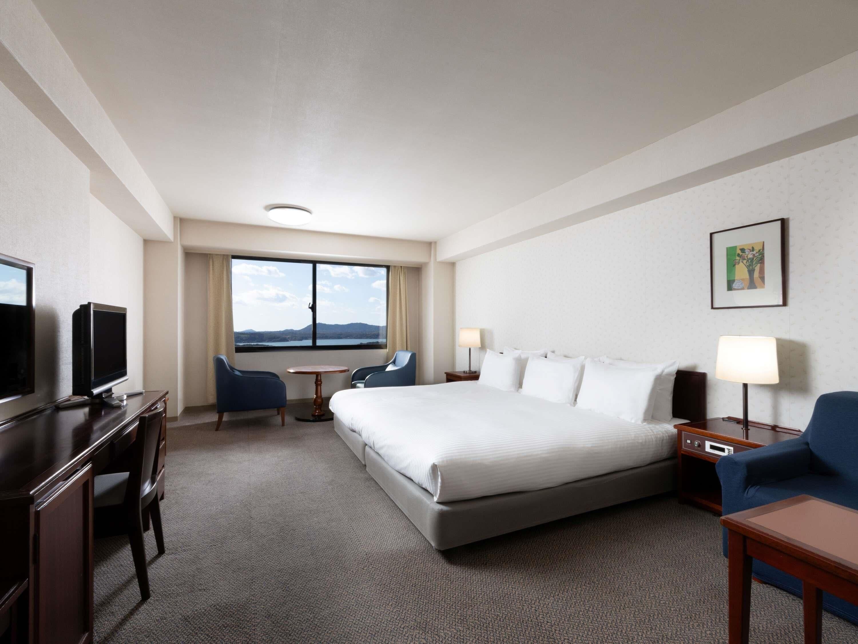 Classic Room, 2 Twin Beds, Sea View (Hollywood Twin) | In-room safe, blackout drapes, free WiFi, bed sheets