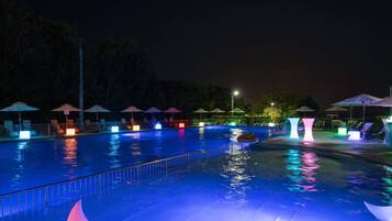 Seasonal outdoor pool