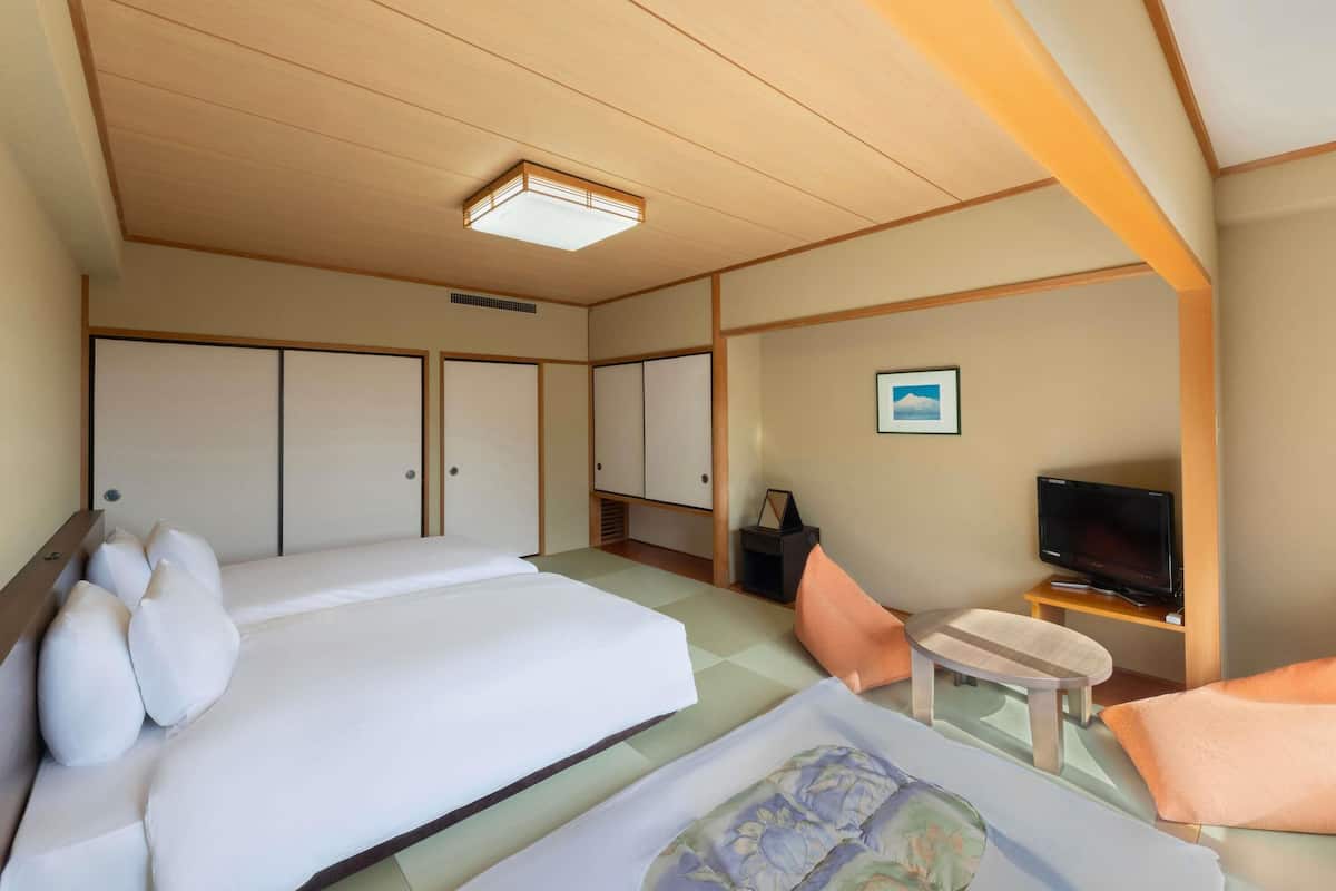 Japanese Modern Room, 2 Single Beds and 3 Futon Bed, Ocean/Sea view | In-room safe, blackout drapes, free WiFi, bed sheets