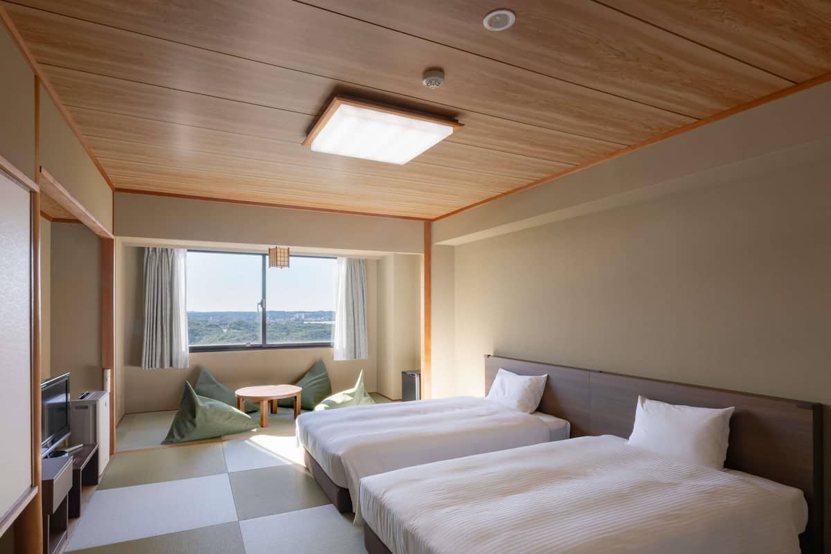 Japanese Mordern Room, 2 Single Beds and 3 Futon Bed, Ocean/Sea view | In-room safe, blackout curtains, free WiFi, bed sheets