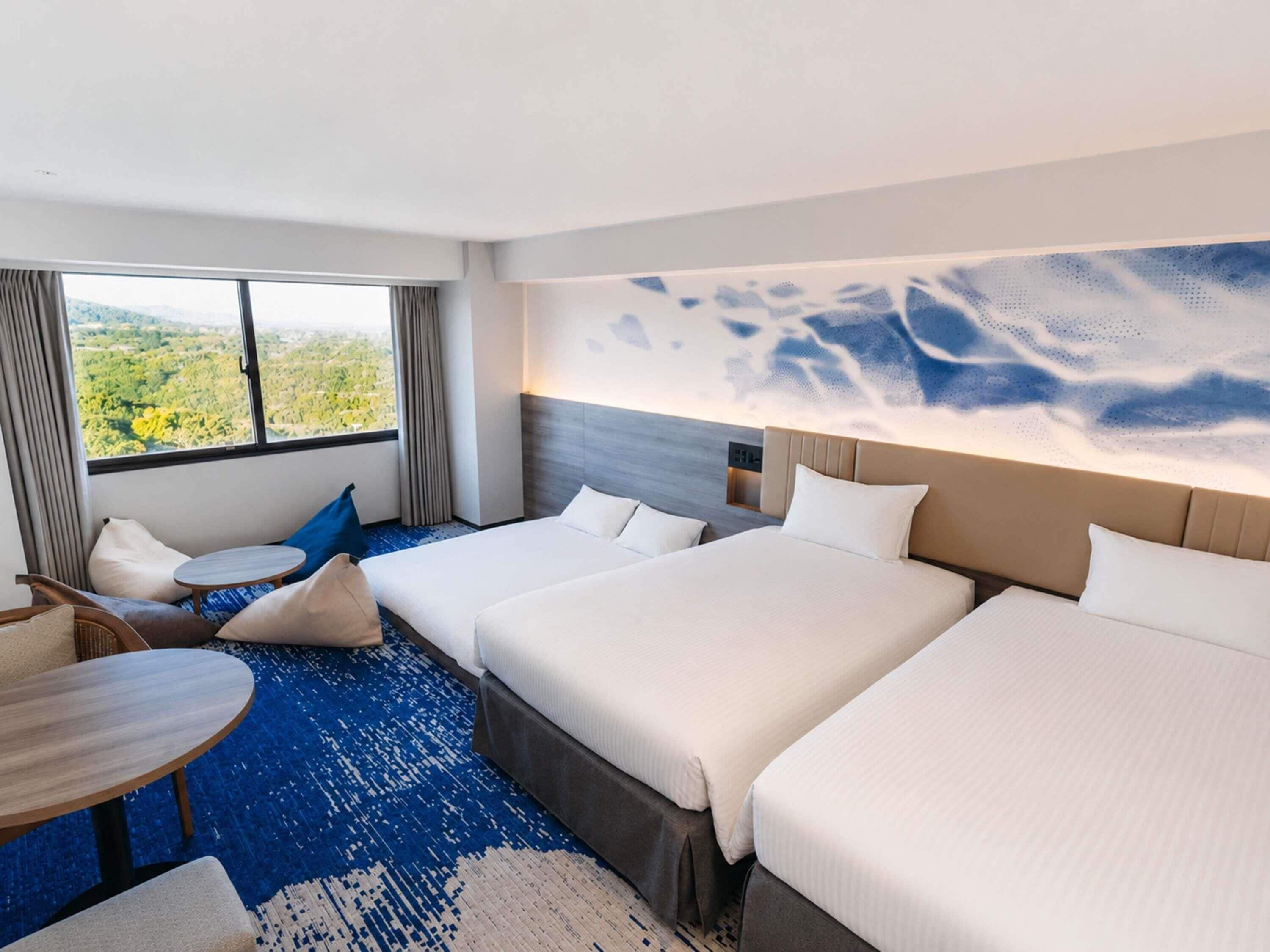 Family Superior Room, 3 Single Beds (Hollywood Twin), 1 Trundle Bed | In-room safe, blackout drapes, free WiFi, bed sheets