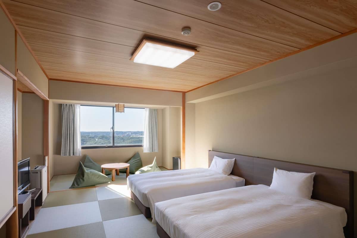 Japanese Mordern Room, 2 Single Beds and 3 Futon Bed, Ocean/Sea view | In-room safe, blackout curtains, free WiFi, bed sheets
