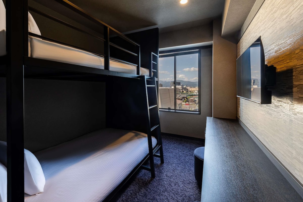 Classic Room | Premium bedding, in-room safe, desk, iron/ironing board (on request)