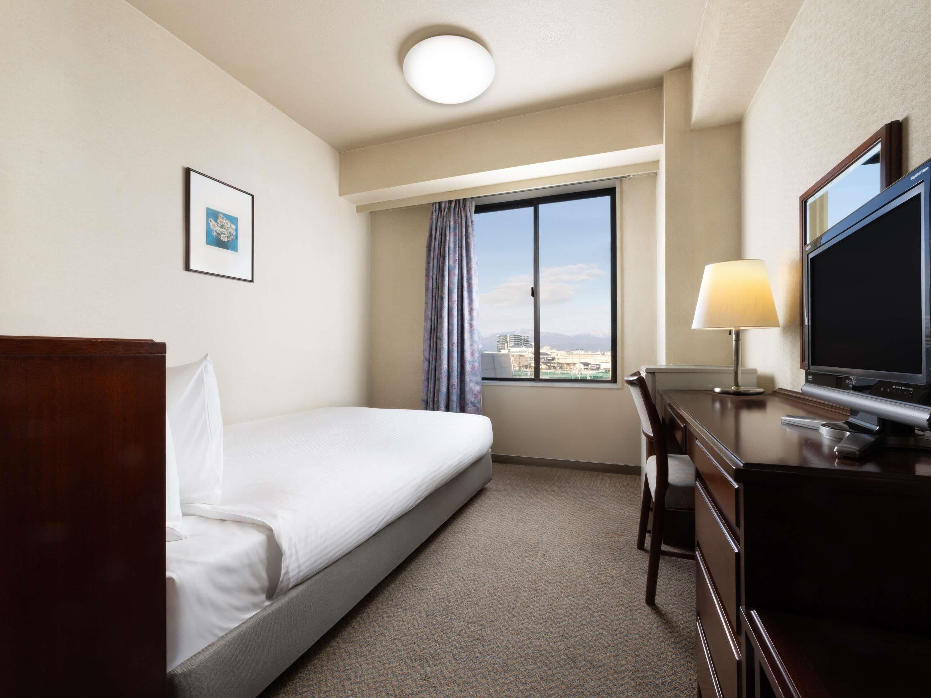 Chambre Classique, 1 lit une place, vue montagne | Literie de qualité supérieure, coffres-forts dans les chambres, bureau