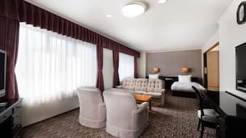 Premium bedding, in-room safe, desk, iron/ironing board