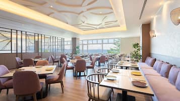 Breakfast and dinner served, local and international cuisine