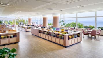 Breakfast and dinner served, local and international cuisine