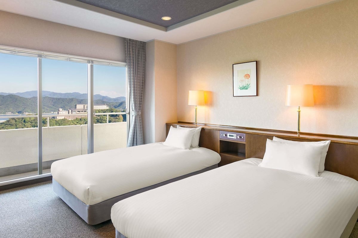 Classic Suite, Multiple Beds, Mountain View (Japanese Western Style) | Desk, iron/ironing board, bed sheets