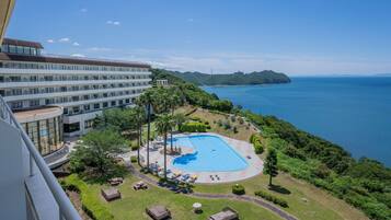 Seasonal outdoor pool, open 9:00 AM to 6:00 PM, pool umbrellas