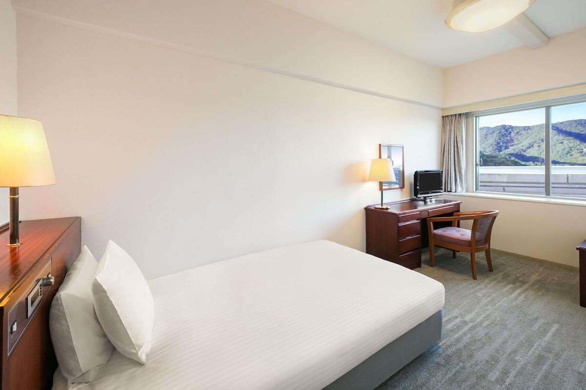 Phòng phong cách cổ điển, 1 giường đơn | Bàn, bàn ủi/dụng cụ ủi quần áo, bộ trải giường