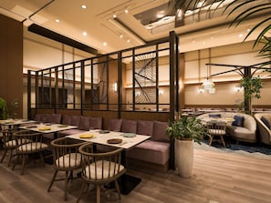 Petit déjeuner buffet servi tous les jours en supplément