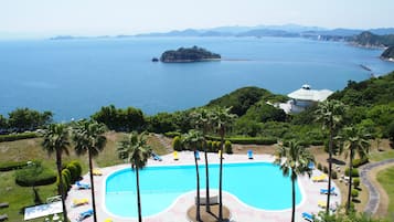 Seasonal outdoor pool, pool umbrellas