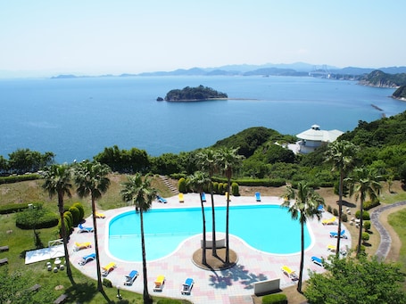 Seasonal outdoor pool, open 9:00 AM to 6:00 PM, pool umbrellas