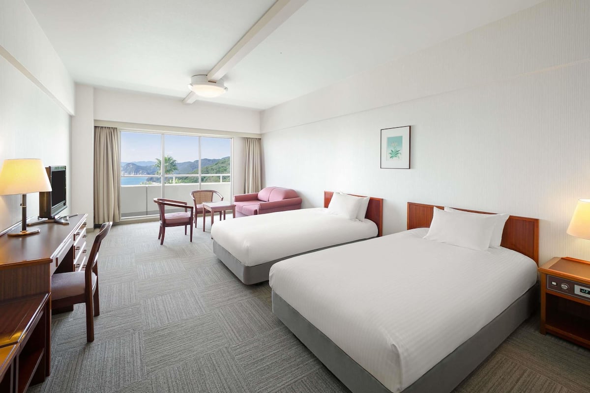 Classic Room, 3 Single Beds, Ocean View