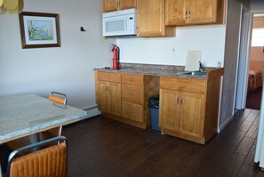 Private kitchen - Royal Court Motel (Wildwood)