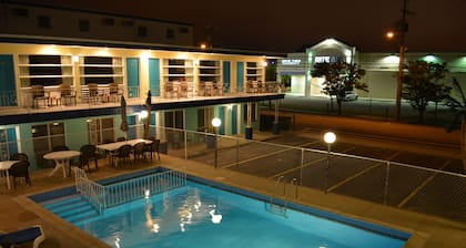 Royal Court Motel