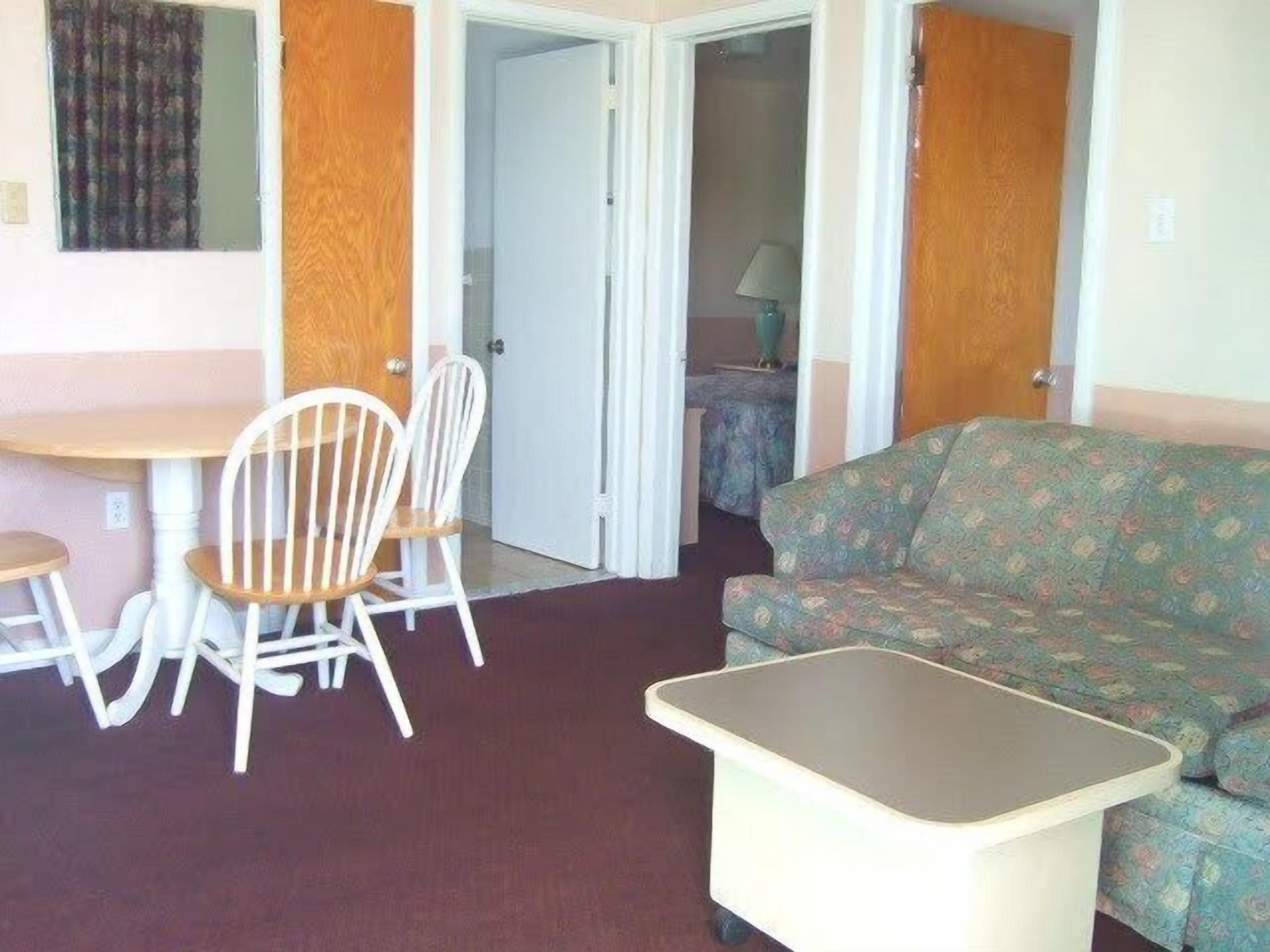 Photo - Royal Court Motel