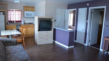 Grand Apartment, 2 Bedrooms, Kitchen, Pool View