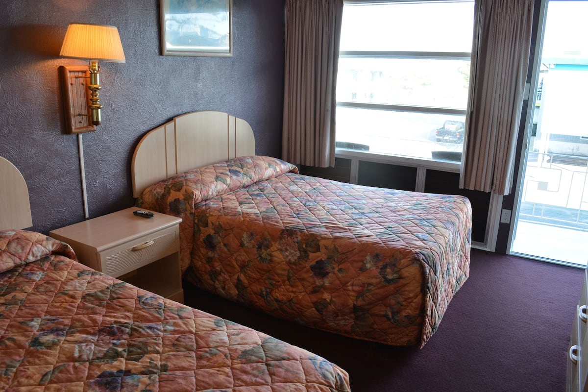 Standard Room, 2 Double Beds, Pool View