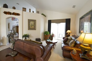 Superior Condo, 3 Bedrooms | Living area