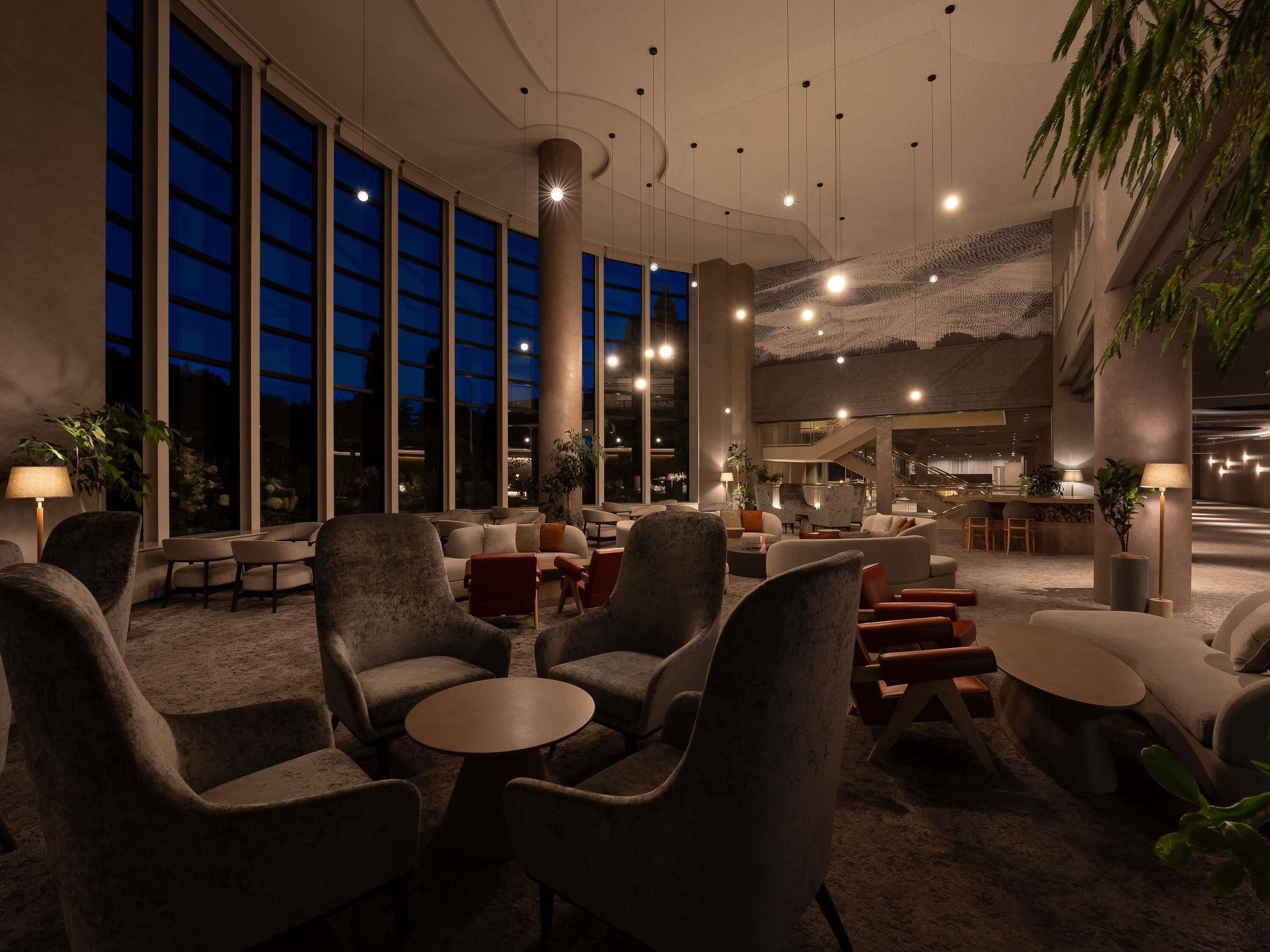 Premium bedding, down comforters, in-room safe, desk