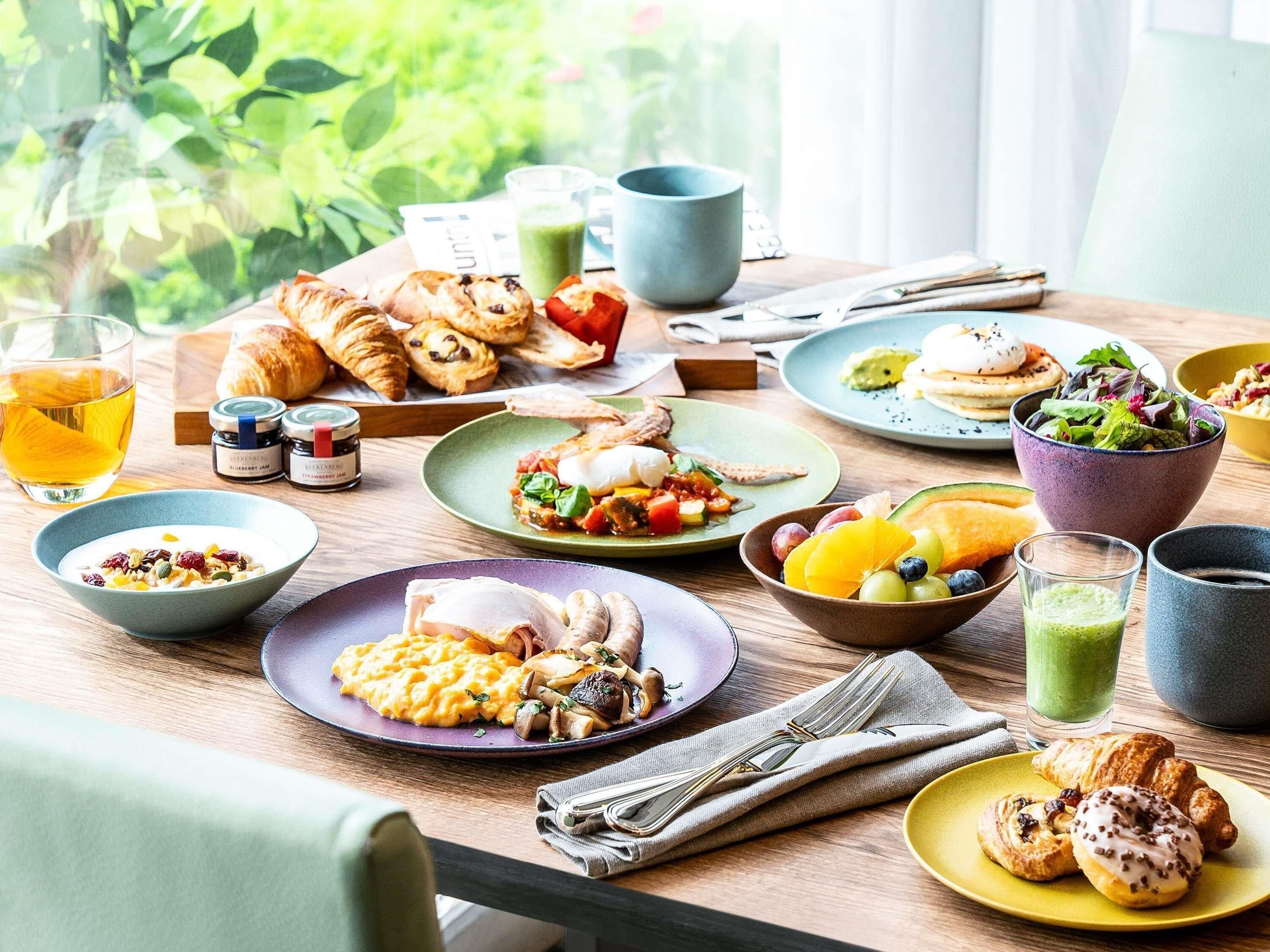 Daily buffet breakfast for a fee