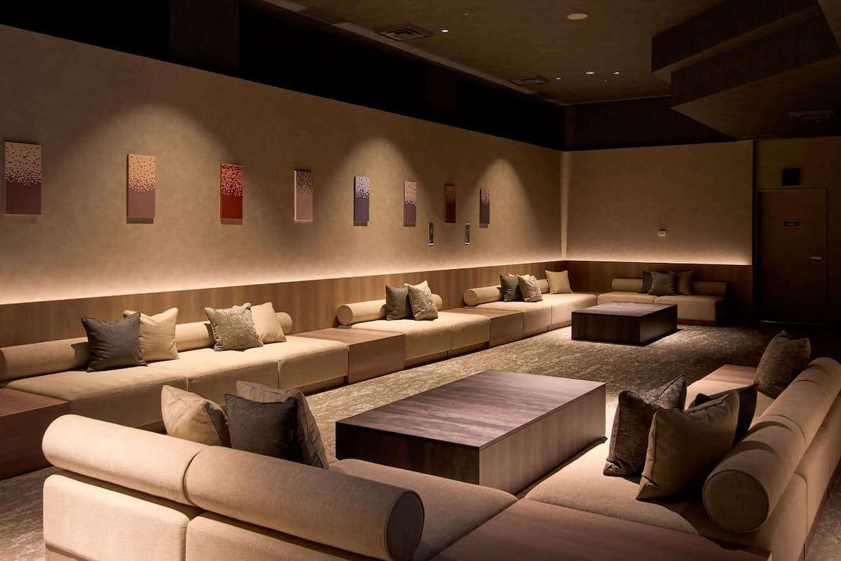 Premium bedding, down comforters, in-room safe, desk