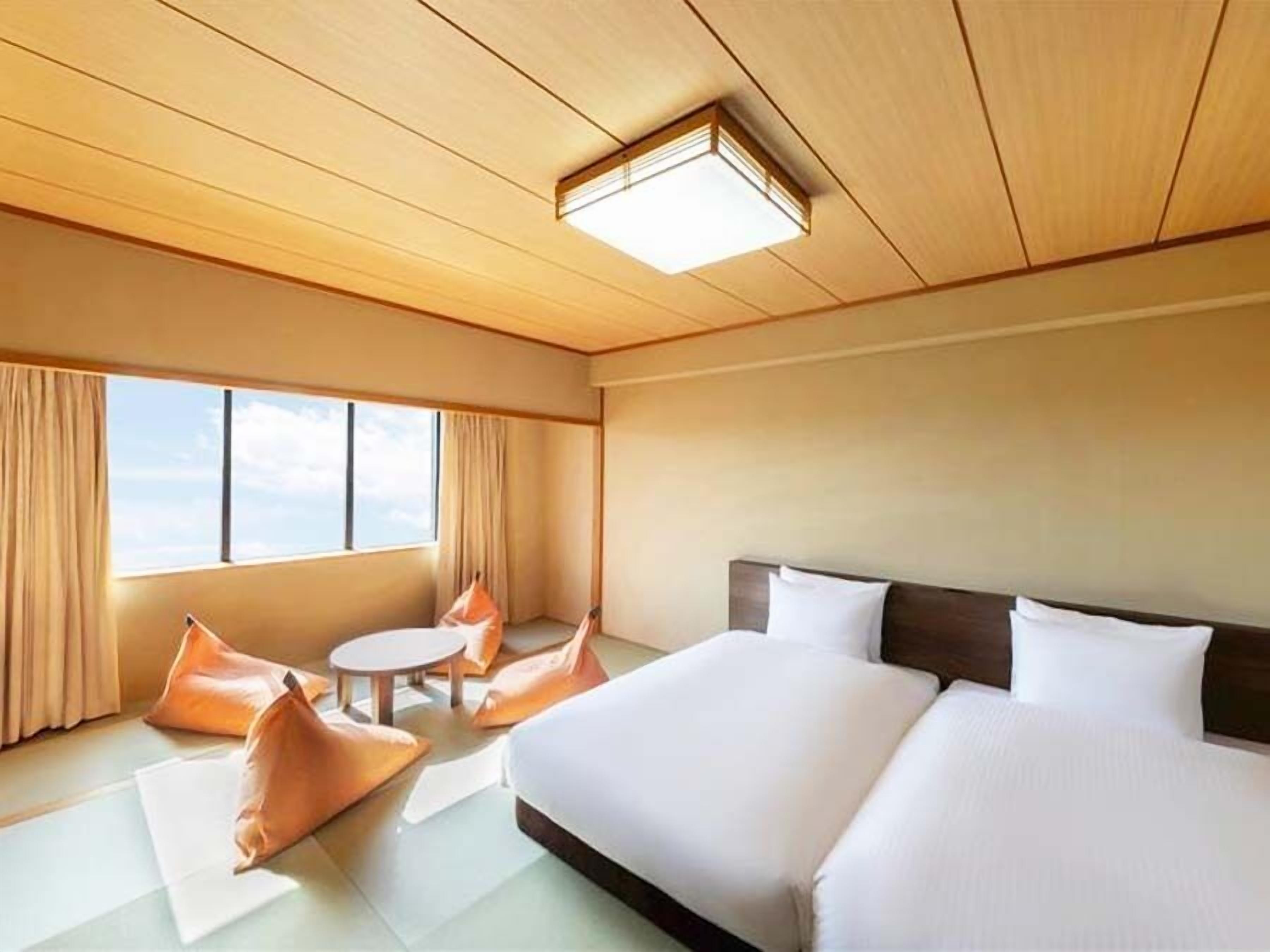 Standaard kamer (Modern Japanese Style) | Luxe beddengoed, donsdekens, een kluis op de kamer, een bureau