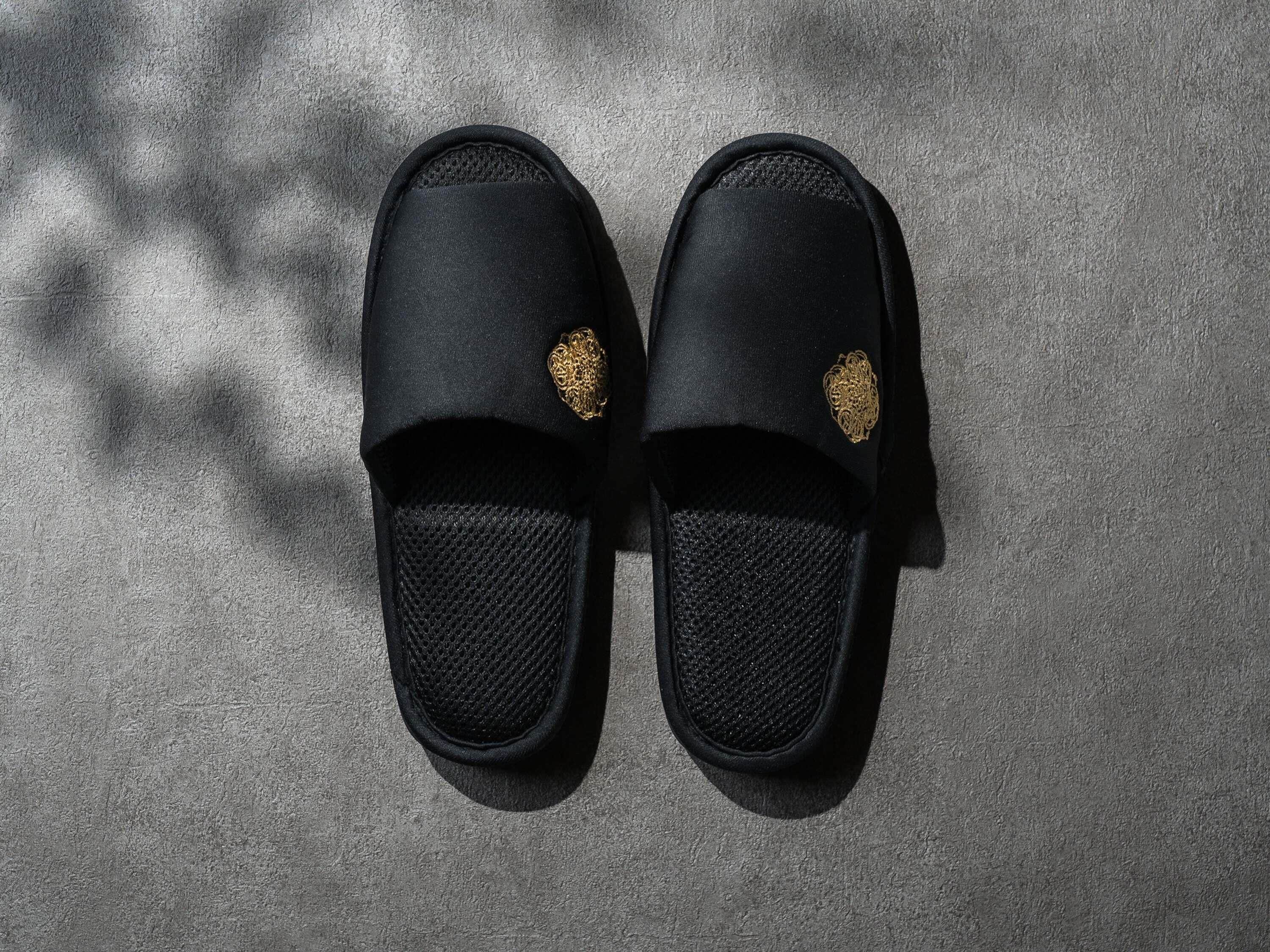 Premium bedding, down comforters, in-room safe, desk