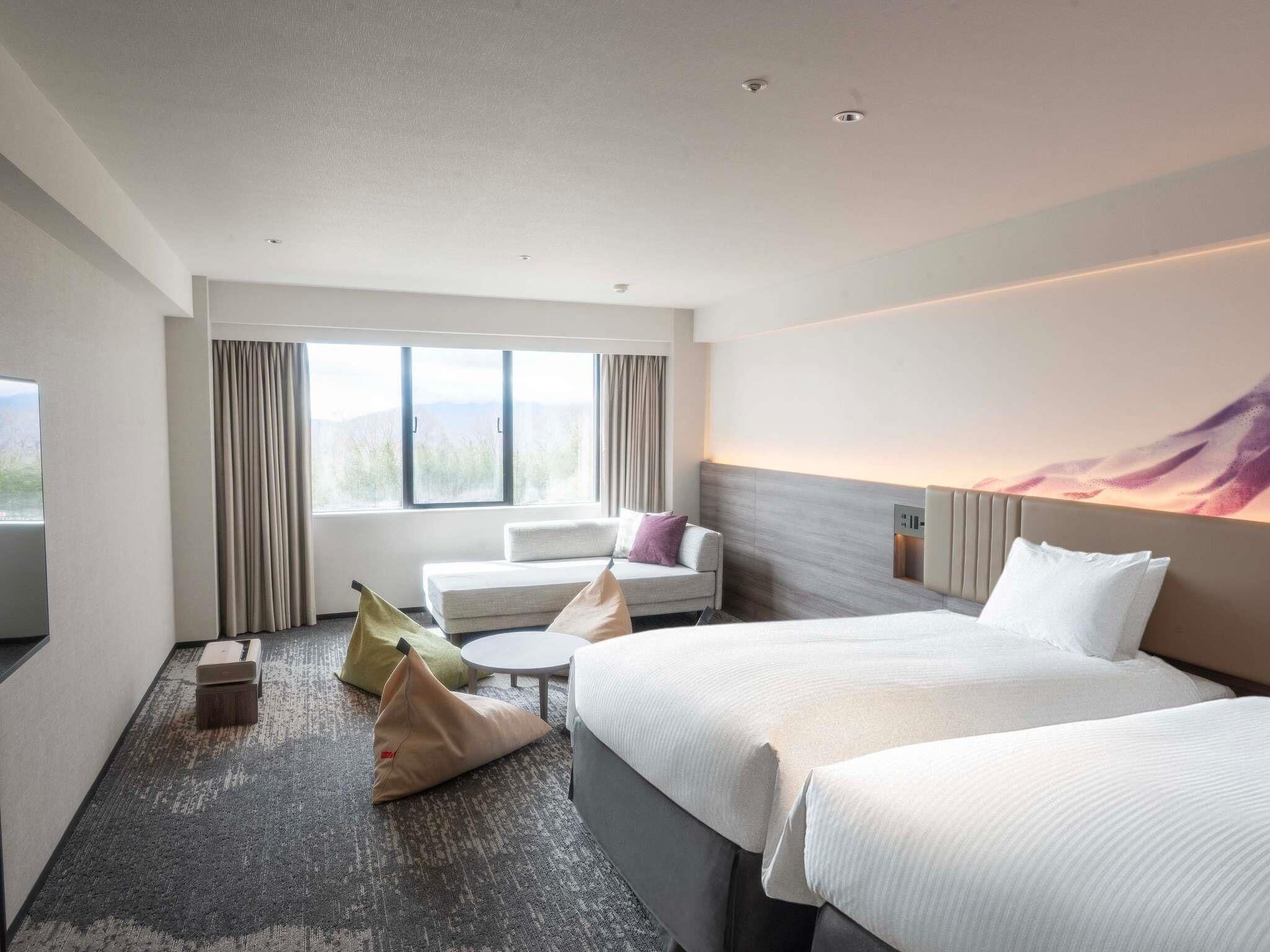 Premium bedding, down comforters, in-room safe, desk